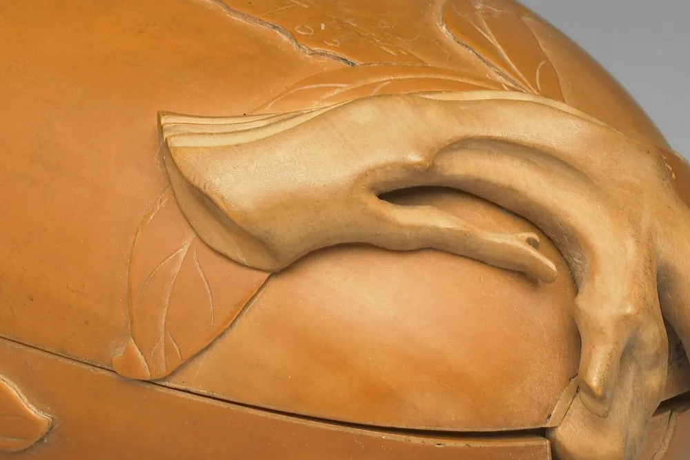 清早中期“竹黄卧瓜式盒”雕刻局部 (2)