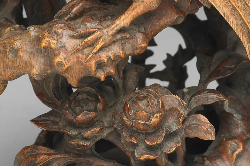 清代“竹雕梅花绶带”雕刻局部 (2)