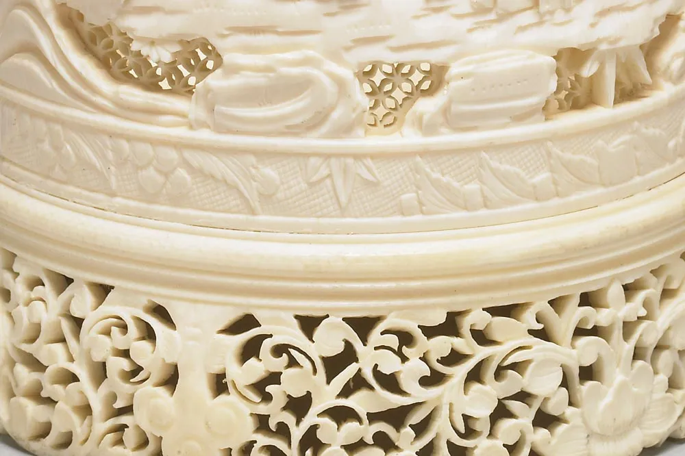 清代“象牙雕镂空人物图笔筒”雕刻局部 (4)