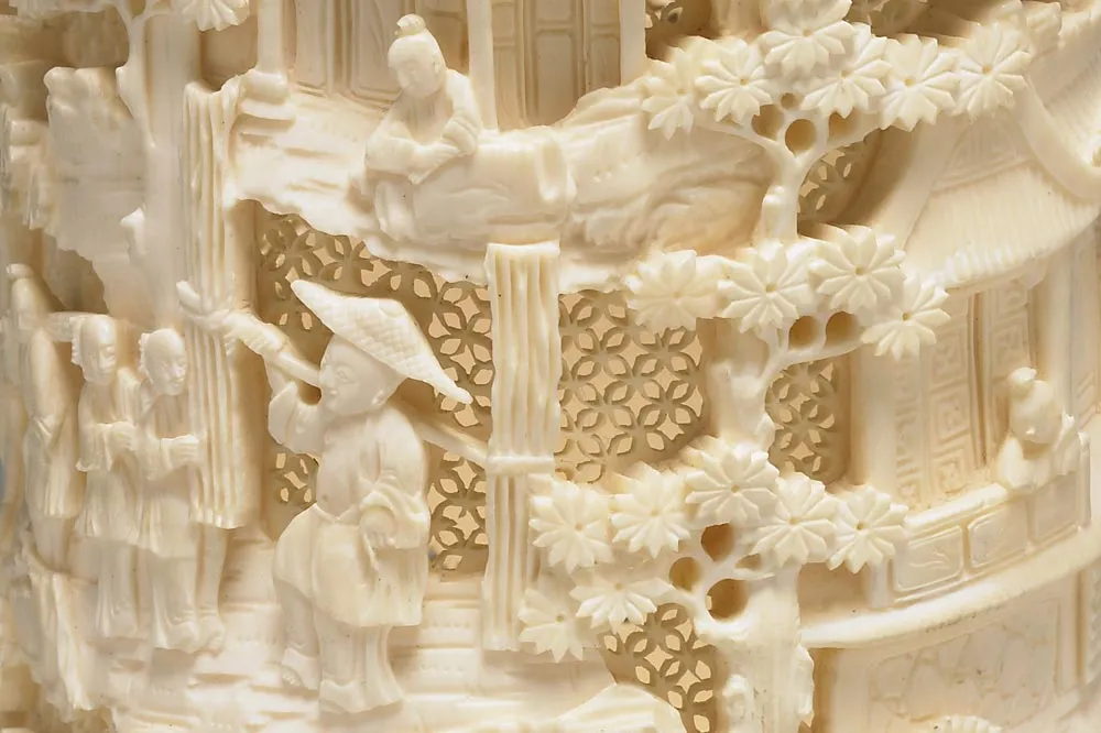 清代“象牙雕镂空人物图笔筒”雕刻局部 (7)