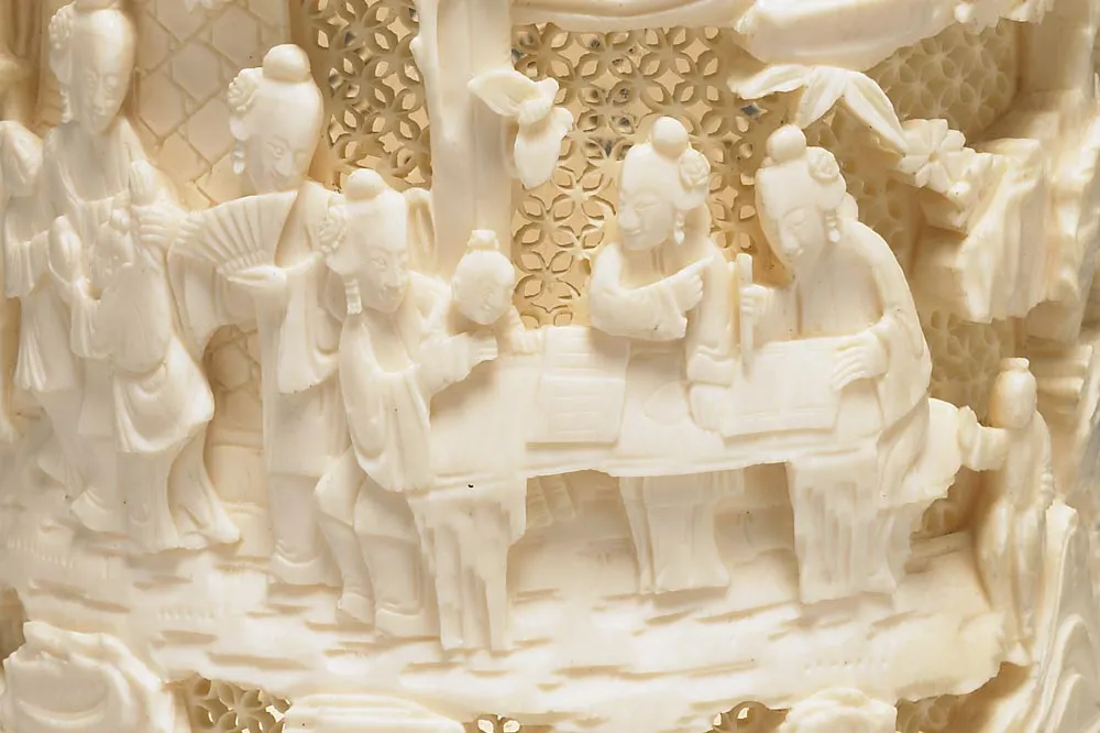 清代“象牙雕镂空人物图笔筒”雕刻局部 (6)