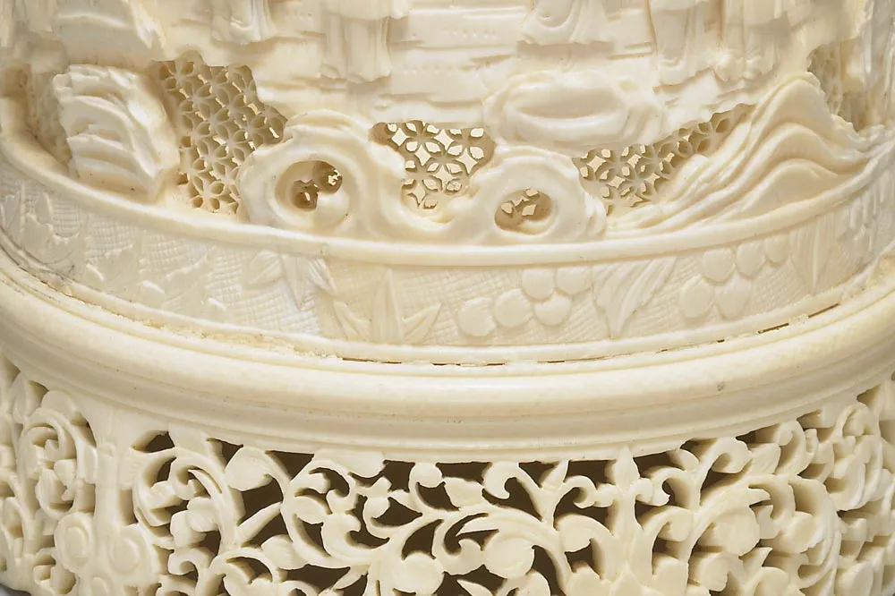 清代象牙雕镂空人物图笔筒局部 (2)