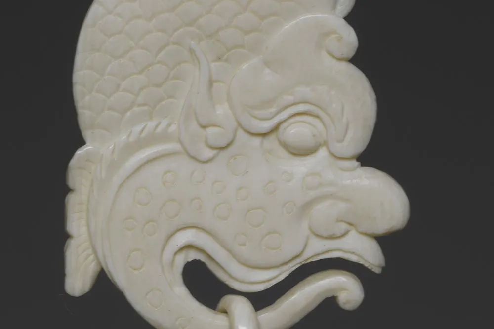 清代“象牙雕镂空人物套球”雕刻局部 (7)