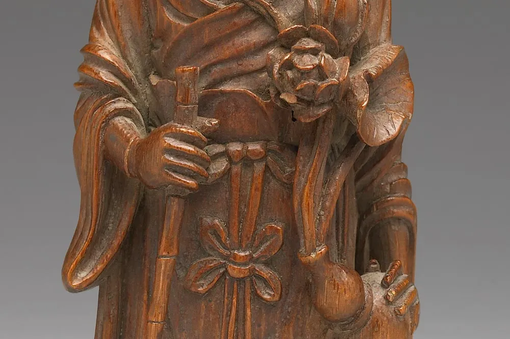 清代竹雕八仙(何仙姑)局部 (2)