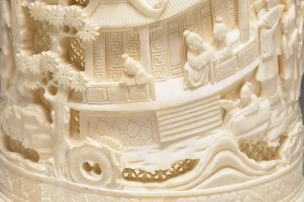 清代“象牙雕镂空人物图笔筒”雕刻局部 (2)