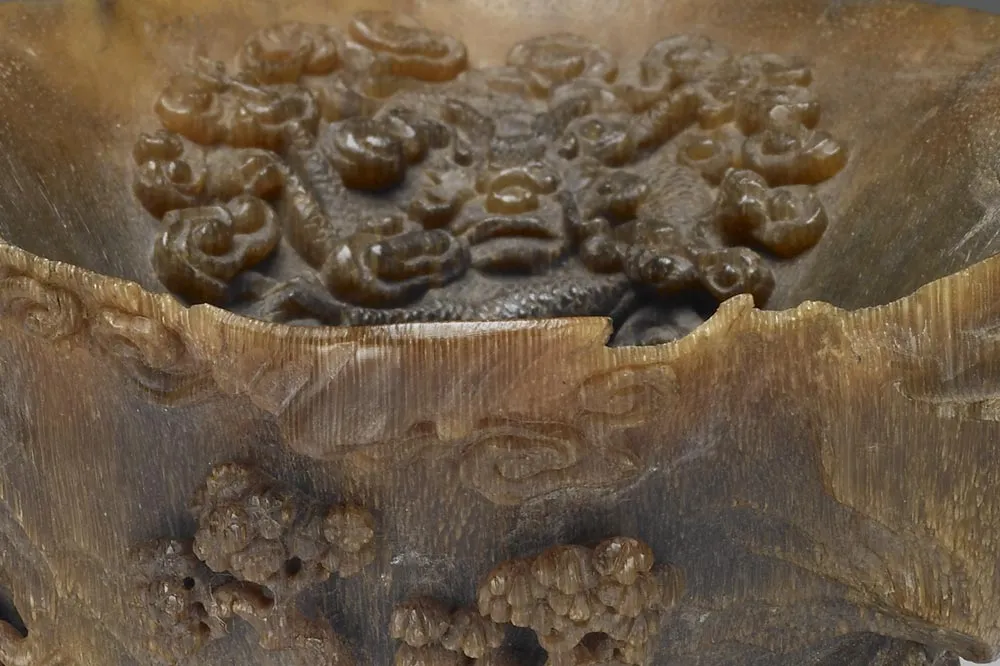 清代乾隆“犀角雕蓬瀛仙侣杯”雕刻局部 (3)