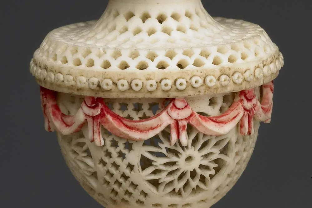 清代“象牙雕四层透花提食盒”雕刻局部 (8)