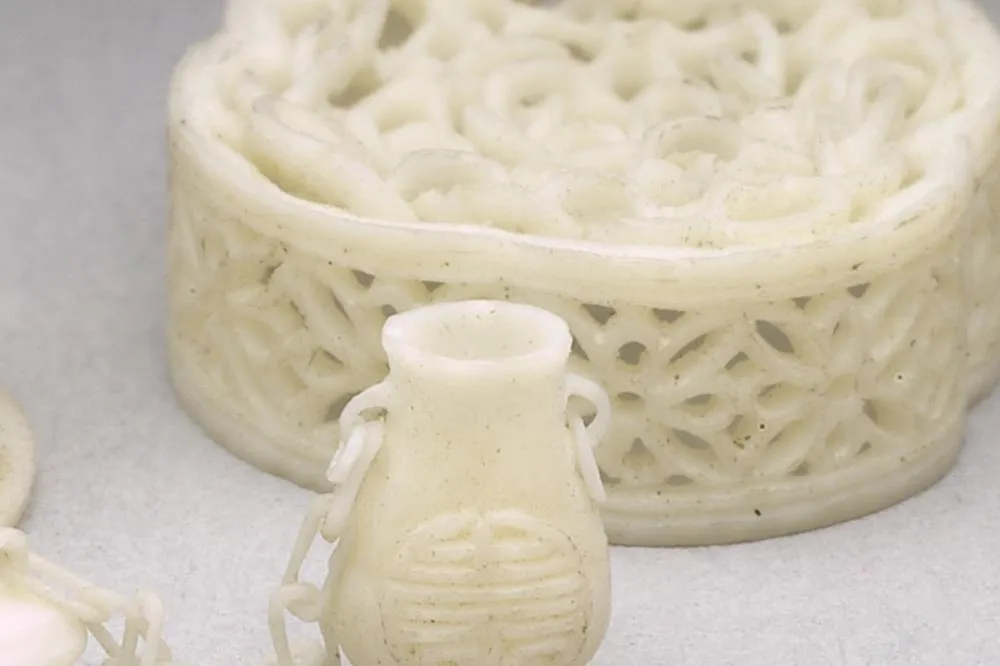 清代乾隆“象牙雕透花长方套盒”雕刻局部 (2)