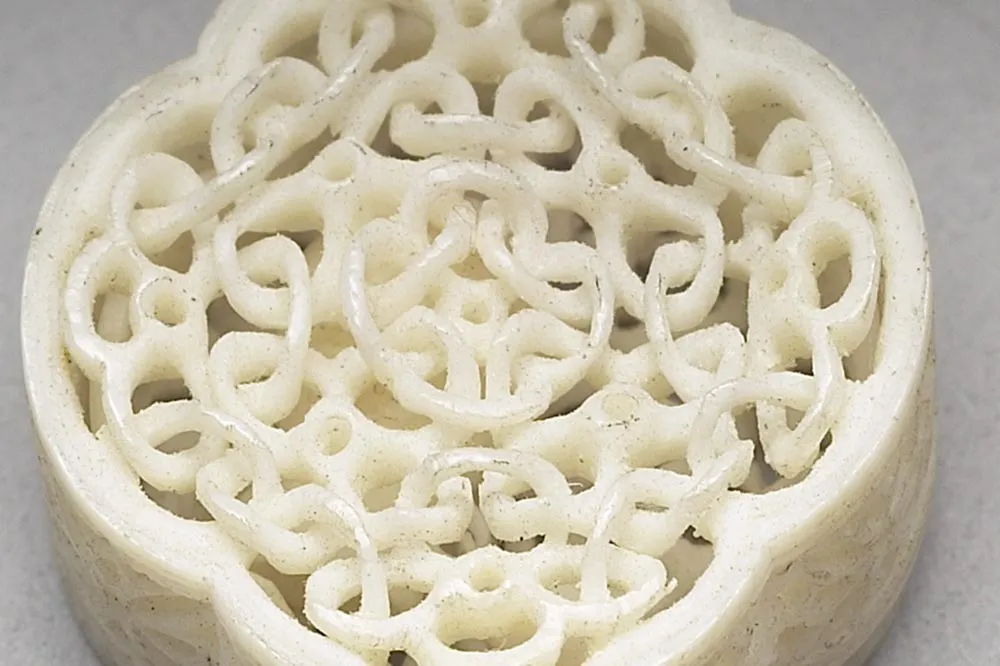 清代乾隆“象牙雕透花长方套盒”雕刻局部 (1)