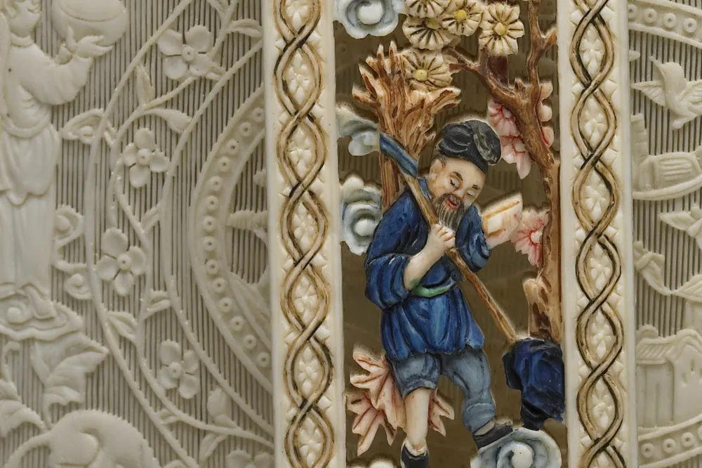 清代“象牙雕四层透花提食盒”雕刻局部 (4)