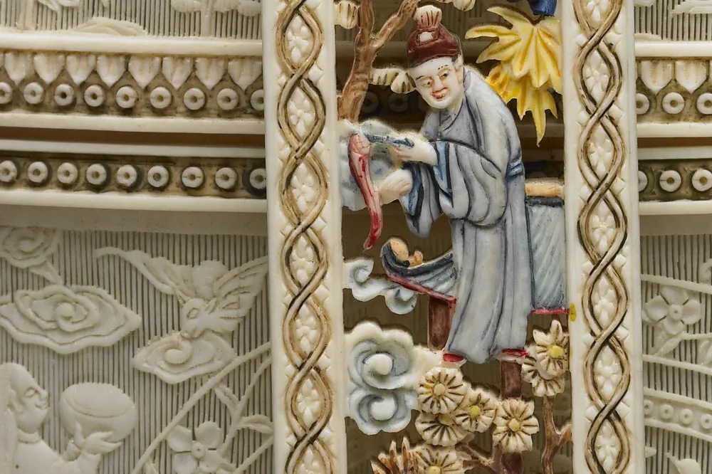 清代“象牙雕四层透花提食盒”雕刻局部 (3)