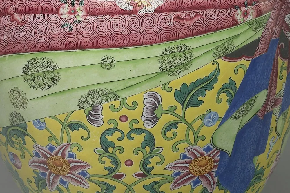 清代铜胎画珐琅包袱纹盖罐局部 (4)