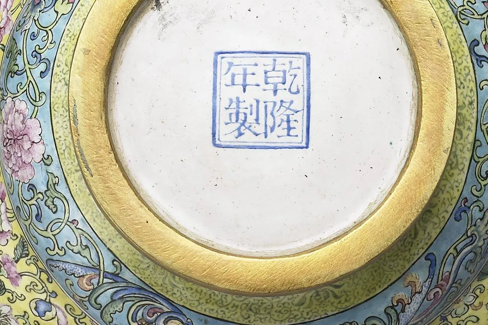 清代乾隆铜胎画珐琅风景盖罐局部 (4)