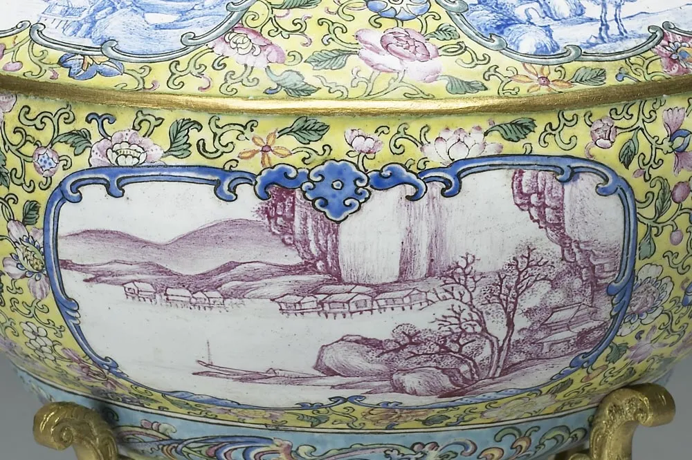 清代乾隆铜胎画珐琅风景盖罐局部 (2)