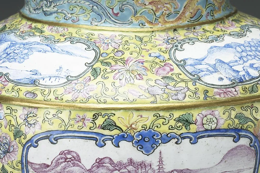 清代乾隆铜胎画珐琅风景盖罐局部 (3)