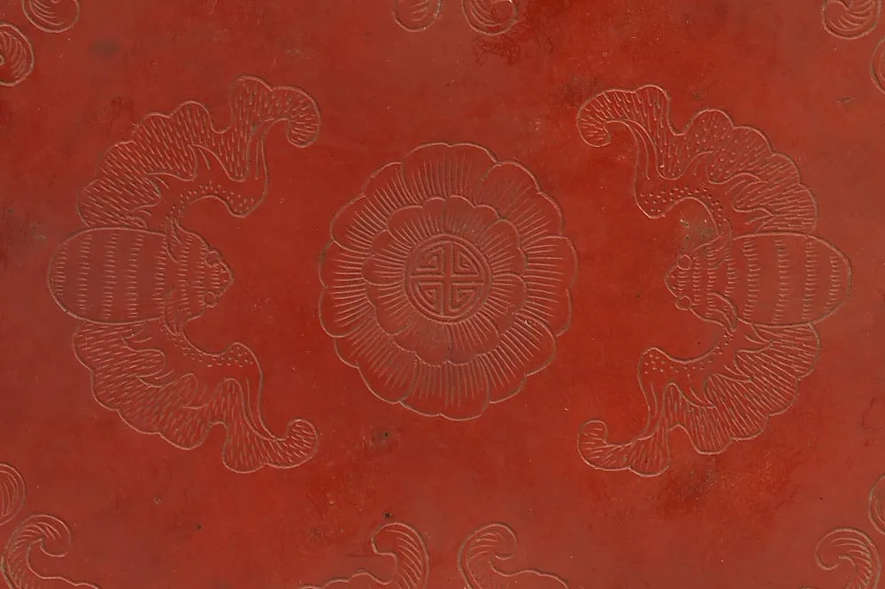 清代“剔红八宝方胜式套盒”漆器局部 (4)