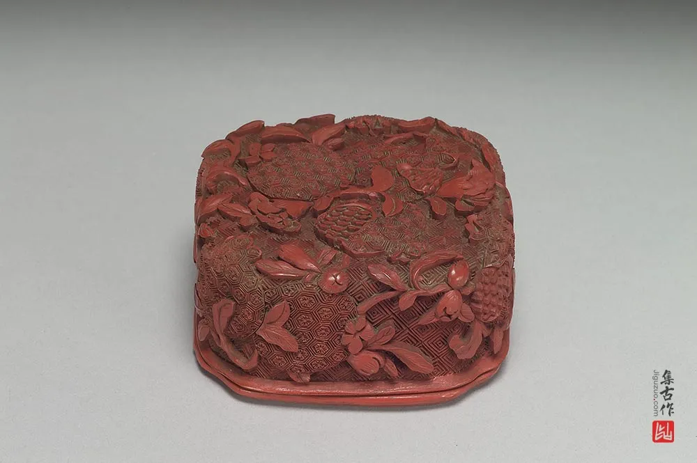 清代“剔红石榴四瓣盒”漆器-(2)