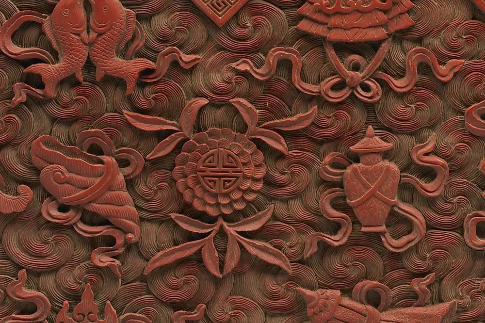 清代“剔红八宝方胜式套盒”漆器局部 (3)