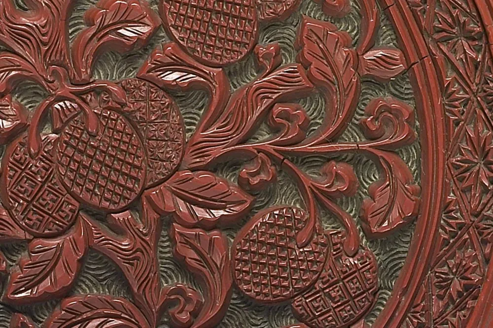 明代“剔红荔枝圆盘”漆器局部 (3)