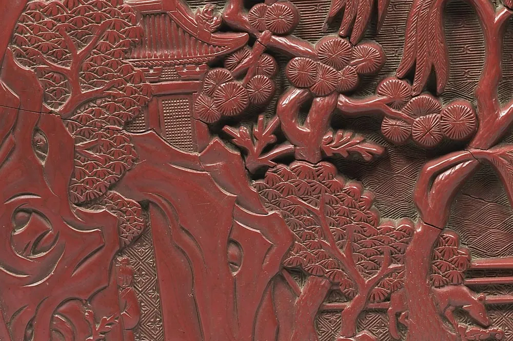 明代“剔红放鹤图圆盒”漆器局部 (1)