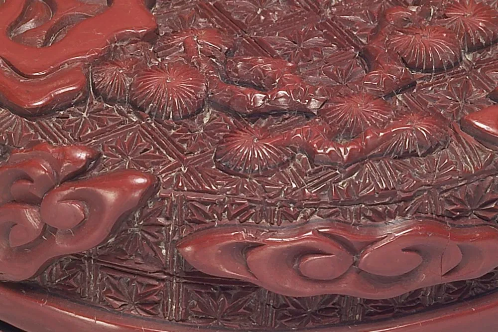 明代剔红禄位高升人物圆盒局部 (2)