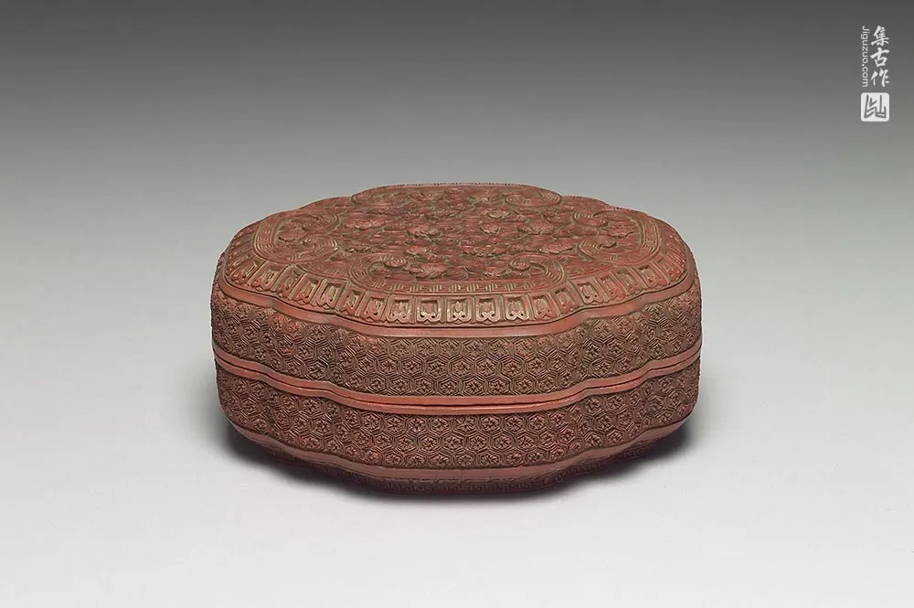 清代“剔红飞花云头式盒”漆器-(2)