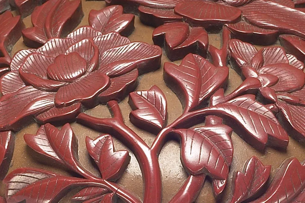 清代“剔红牡丹圆盒”漆器局部 (1)