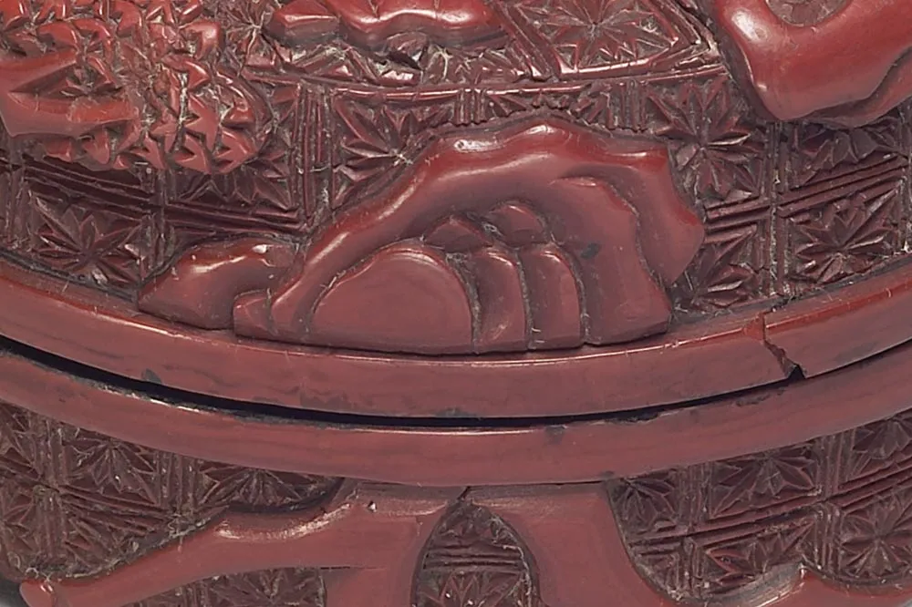 明代剔红禄位高升人物圆盒局部 (1)