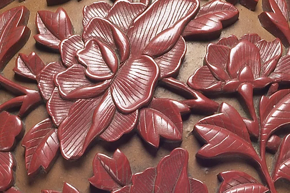 清代“剔红牡丹圆盒”漆器局部 (3)