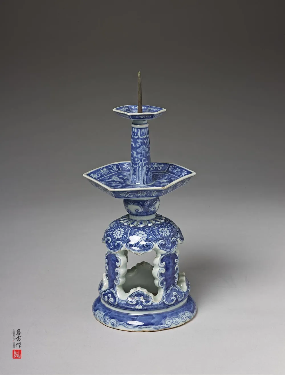 明代“青花花卉纹烛台”陶瓷器-(3)