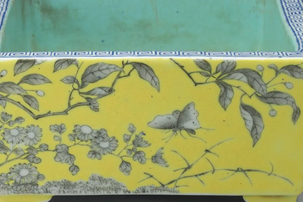 清代粉彩园圃图盆局部 (2)