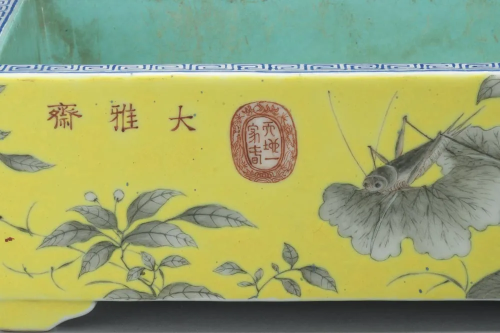 清代粉彩园圃图盆局部 (3)