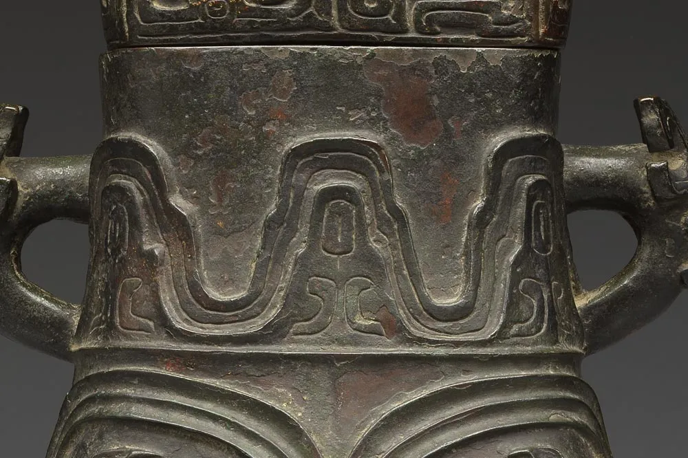 春秋早期“芮公壶”铜器局部 (2)