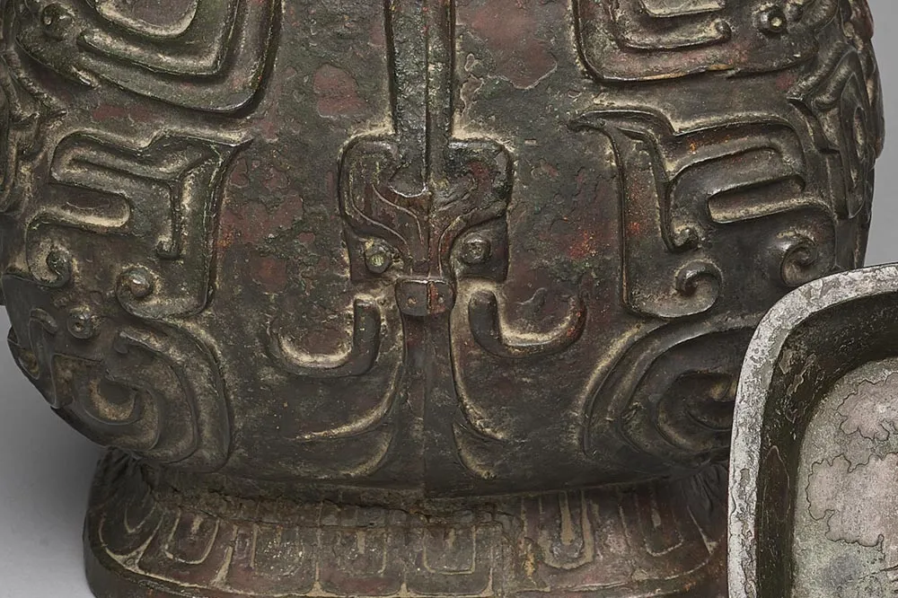 春秋早期“芮公壶”铜器局部 (4)