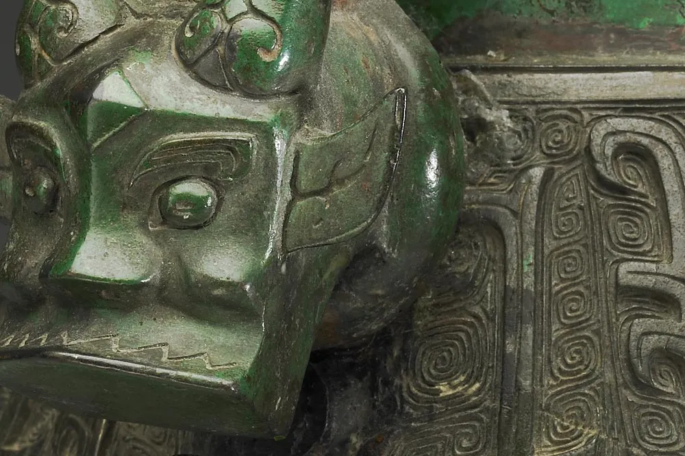 西周早期“召卣”铜器局部 (9)