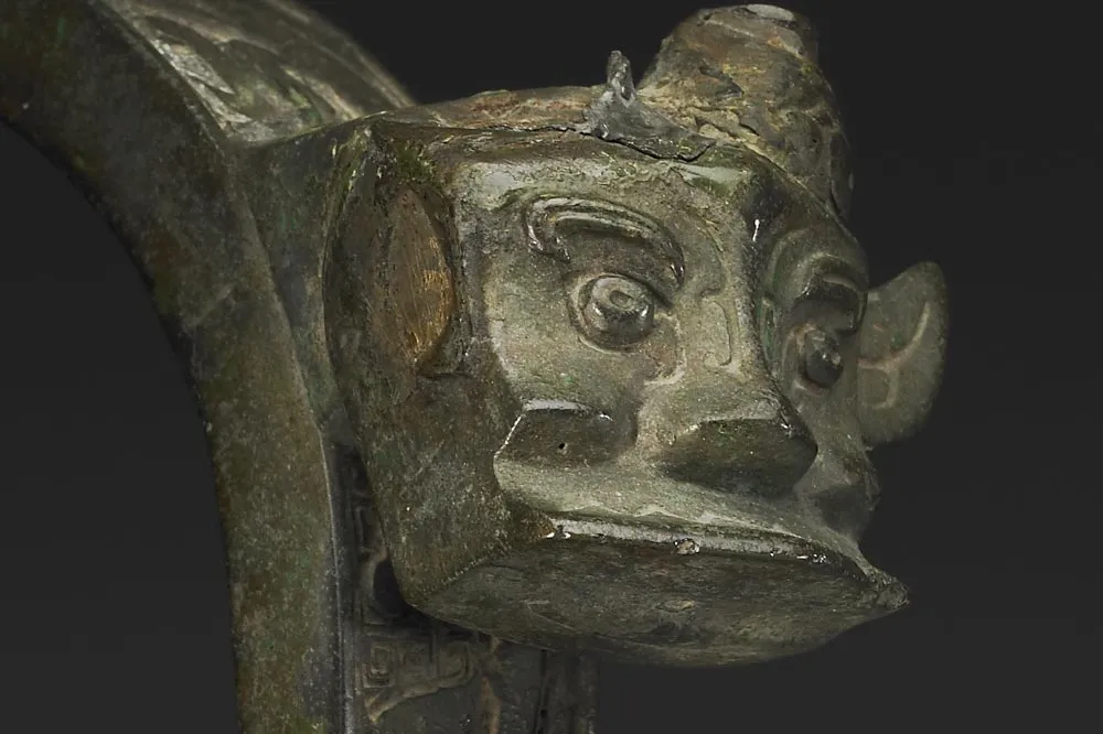 西周早期“召卣”铜器局部 (7)