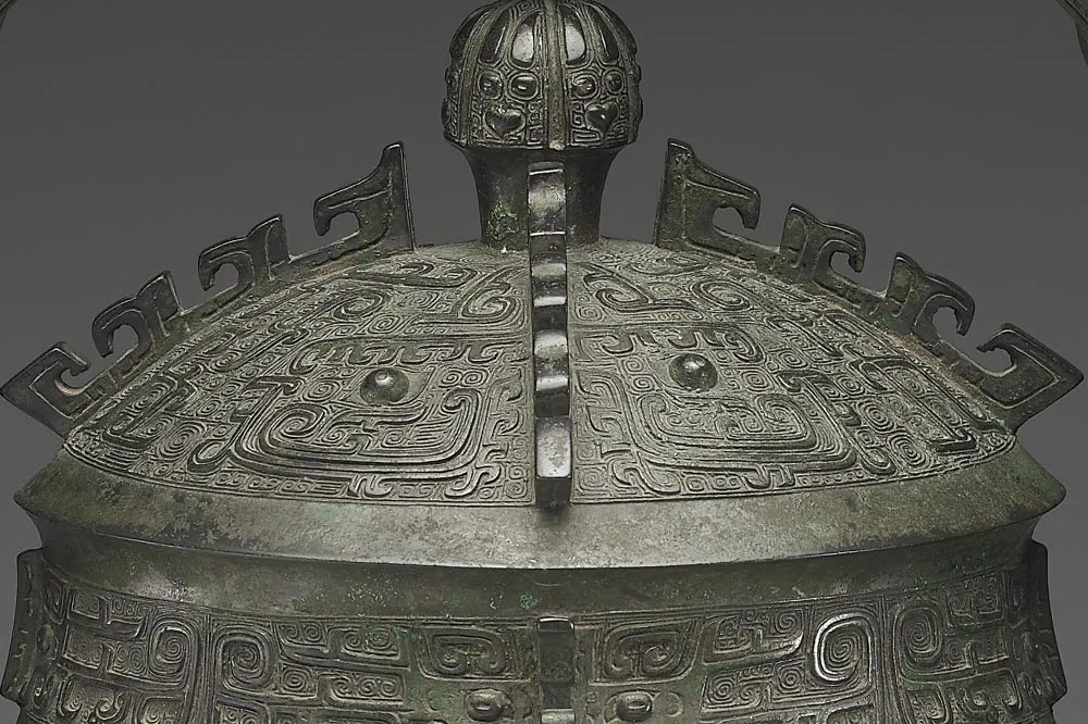 西周早期“召卣”铜器局部 (1)