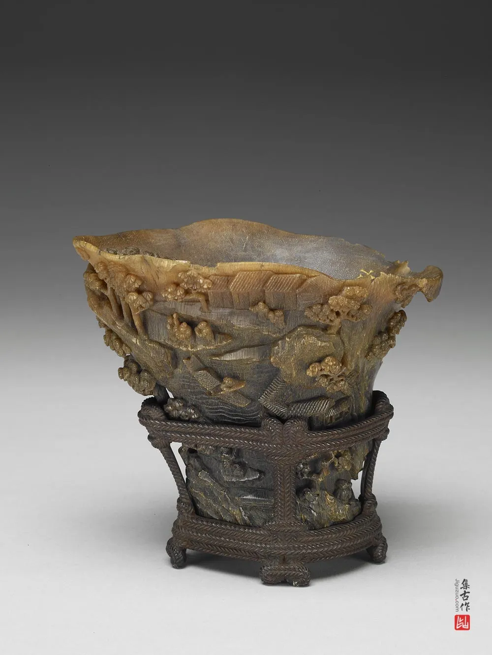 清代乾隆“犀角雕蓬瀛仙侣杯”雕刻-(8)