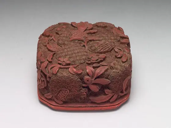 漆器 剔紅 堆朱 乾隆年製 食盒 保利筆記Vol.8 犹日孜孜、古稀天子：明永乐乾隆御题诗剔红茶花盖