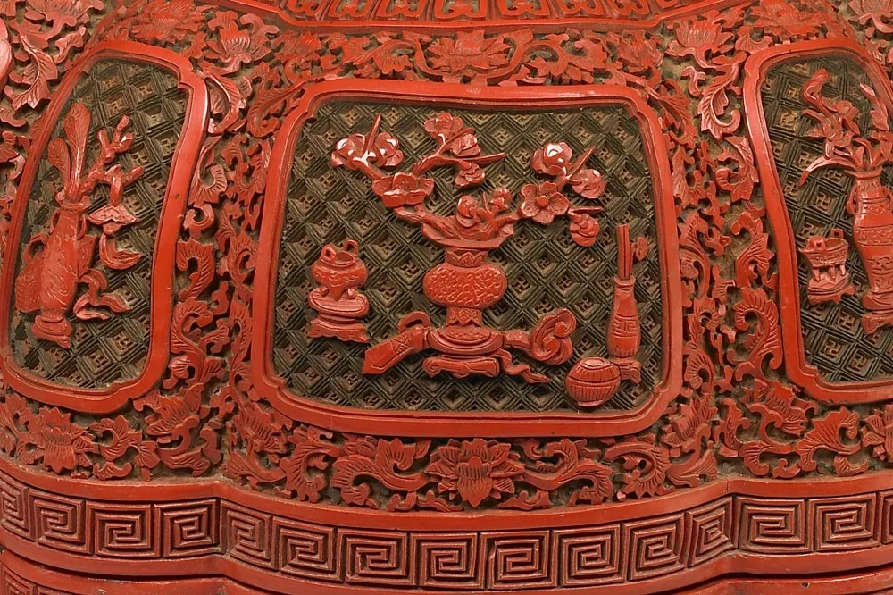 清代乾隆剔彩博古花卉盒- 漆器高清图片下载- 集古作网